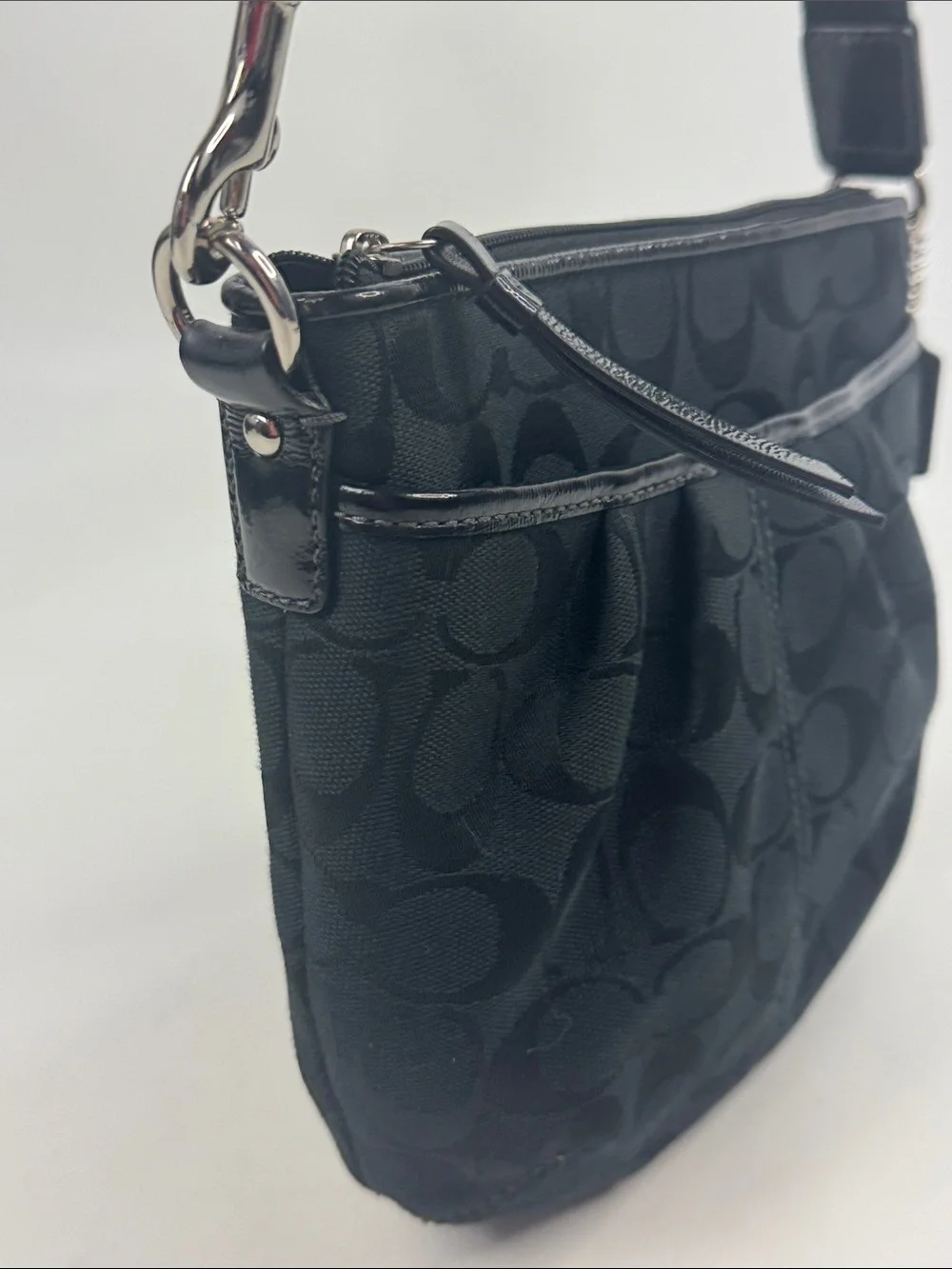 Vintage Coach Black Signature C Crossbody Purse bag Silver zip Key charm NEW